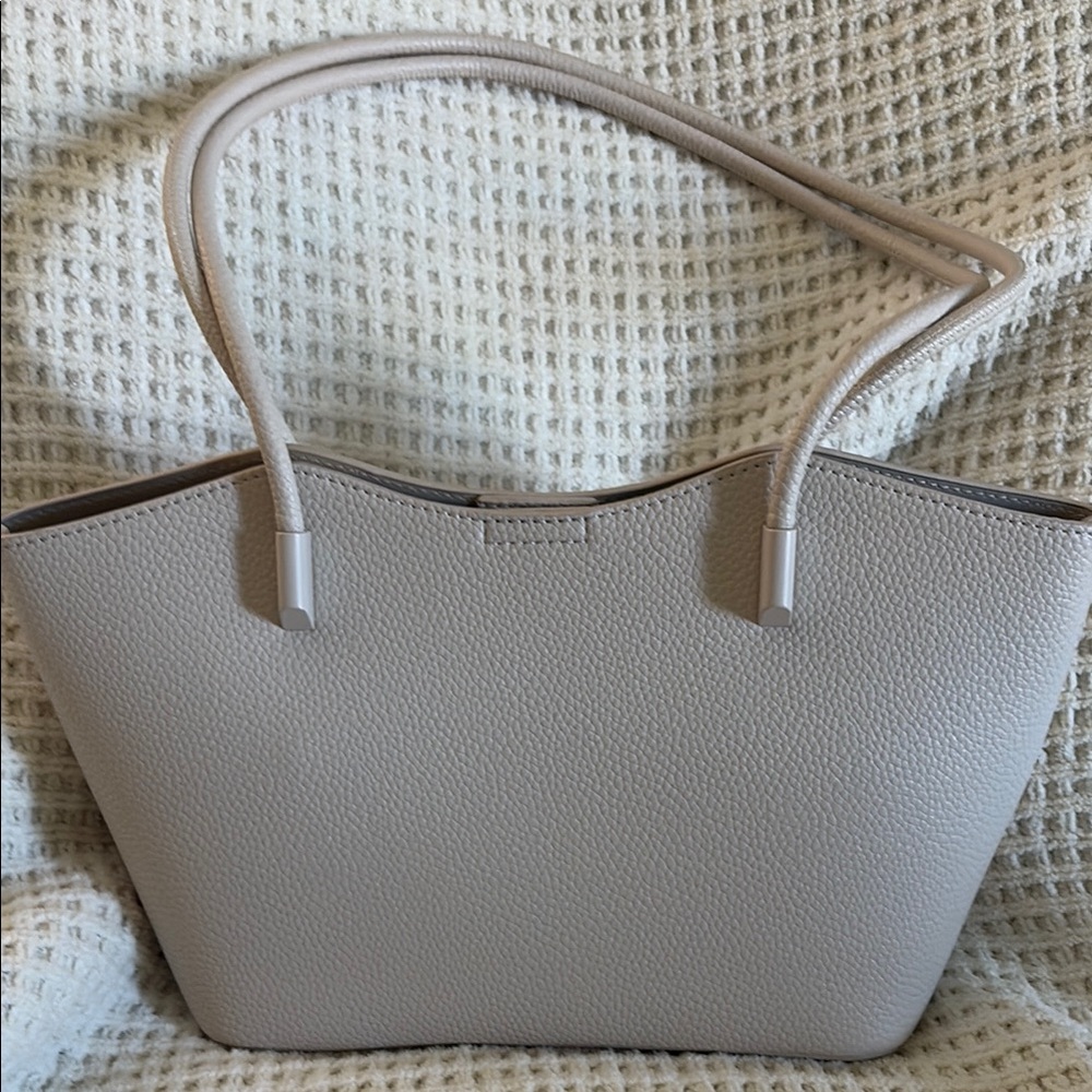 Antik Kraft Shoulder Tote in Cream/Light Taupe